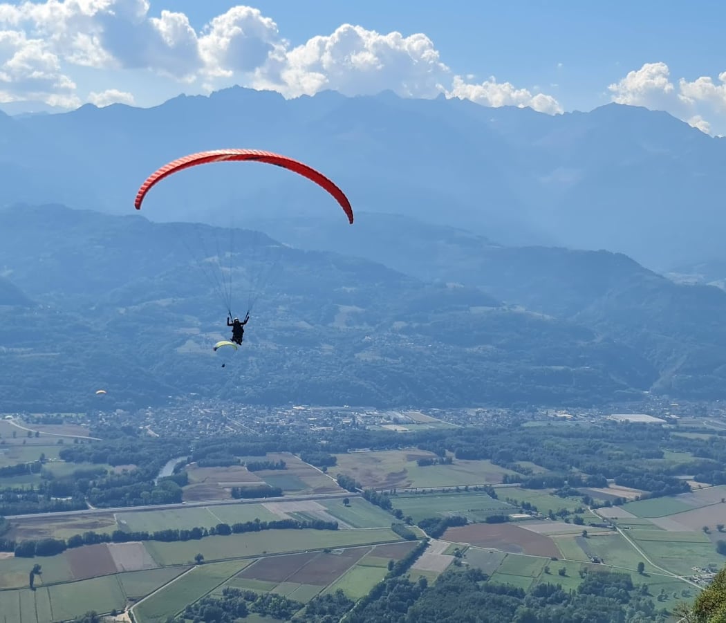 Paragliding landing Lumbin / SaintHilaire 1