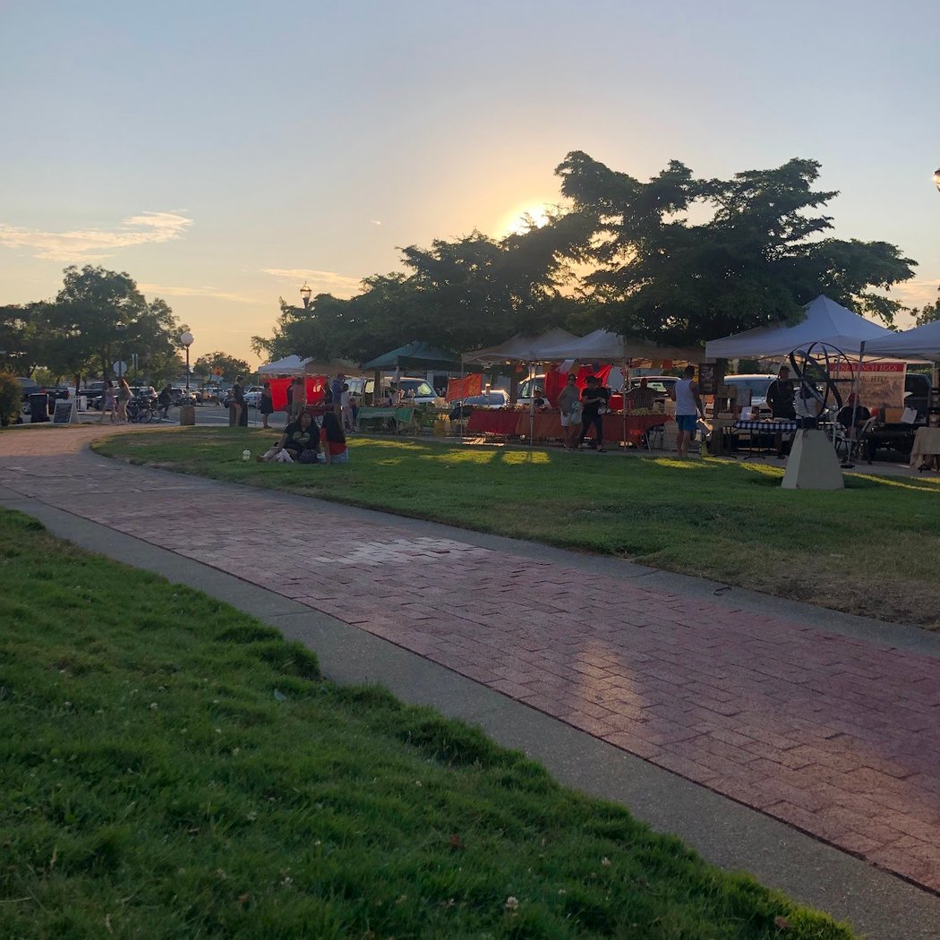 Livermore's Thursday Night Farmers Market 2