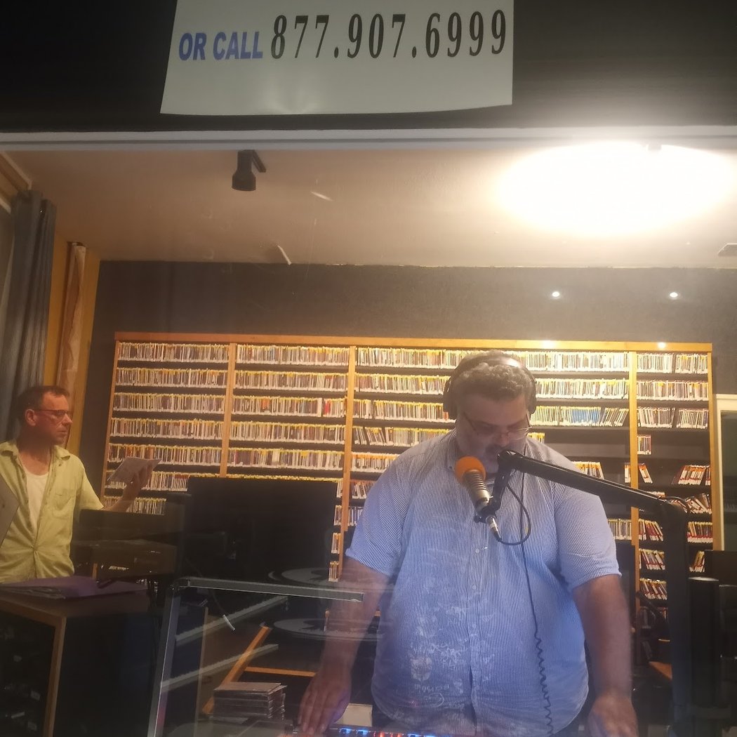 WWOZ New Orleans - 90.7 FM 1