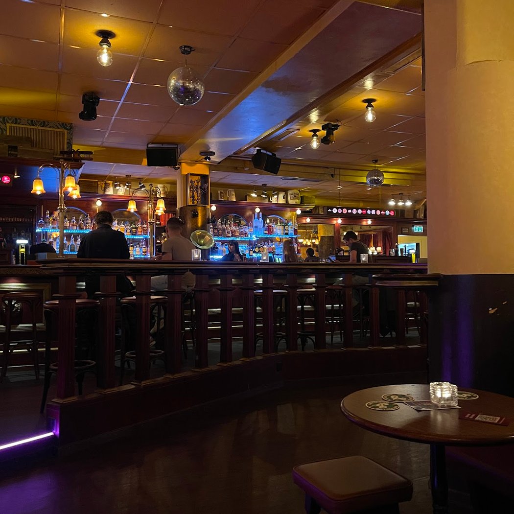 Lady Hamilton's Pub 4