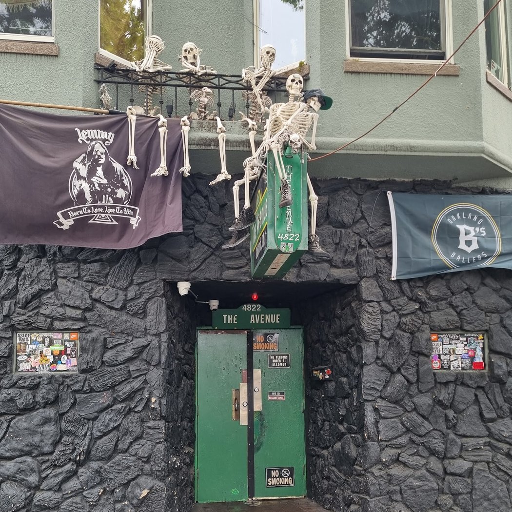 The Avenue Bar 3