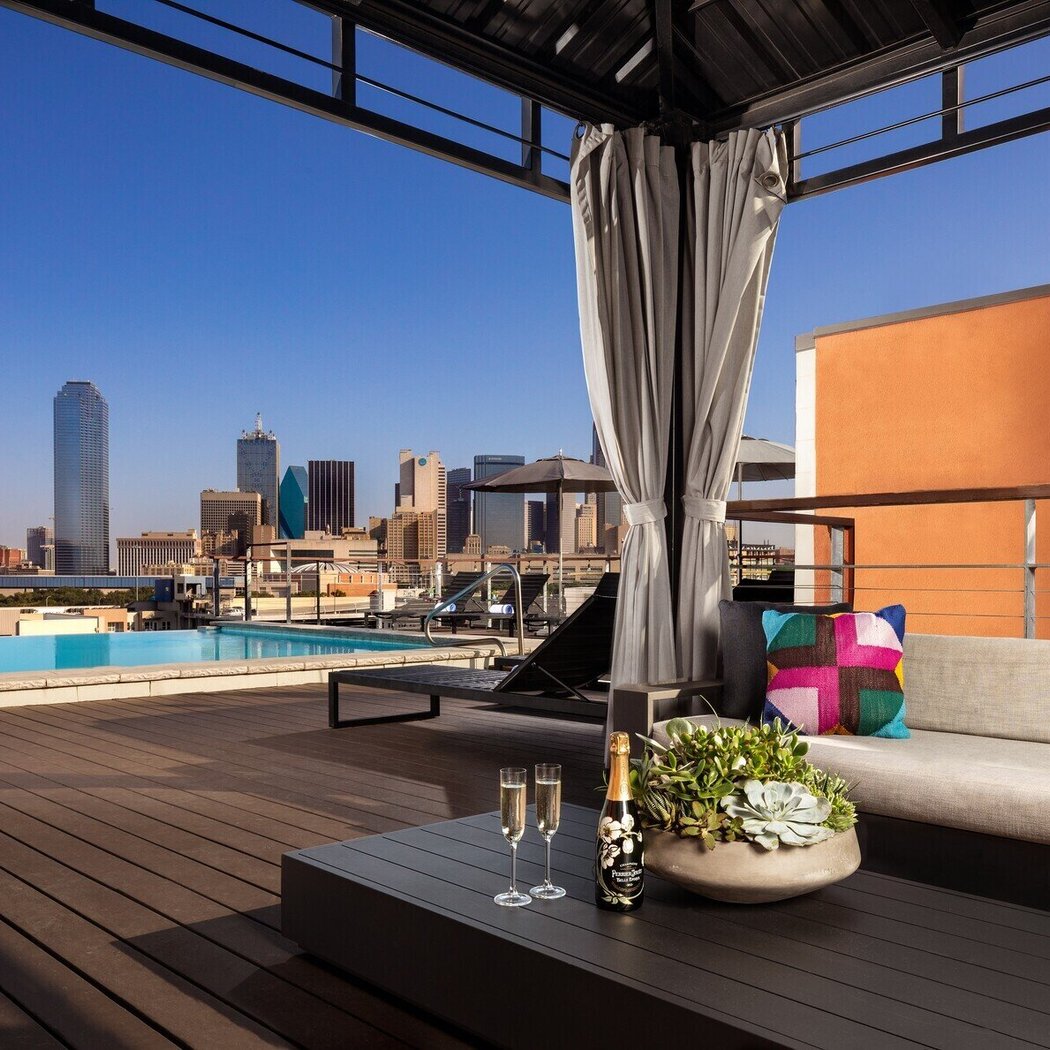 The Gallery Rooftop Lounge 3