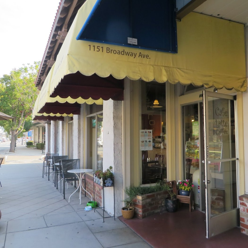 Le Croissant Cafe 2