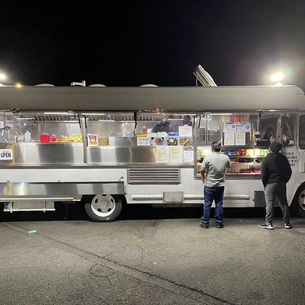 Los Magos Mexican Food Truck 1
