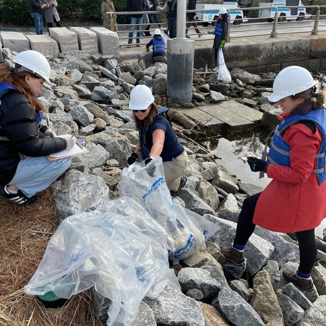 HRPK Blue Team Shoreline Cleanup 1