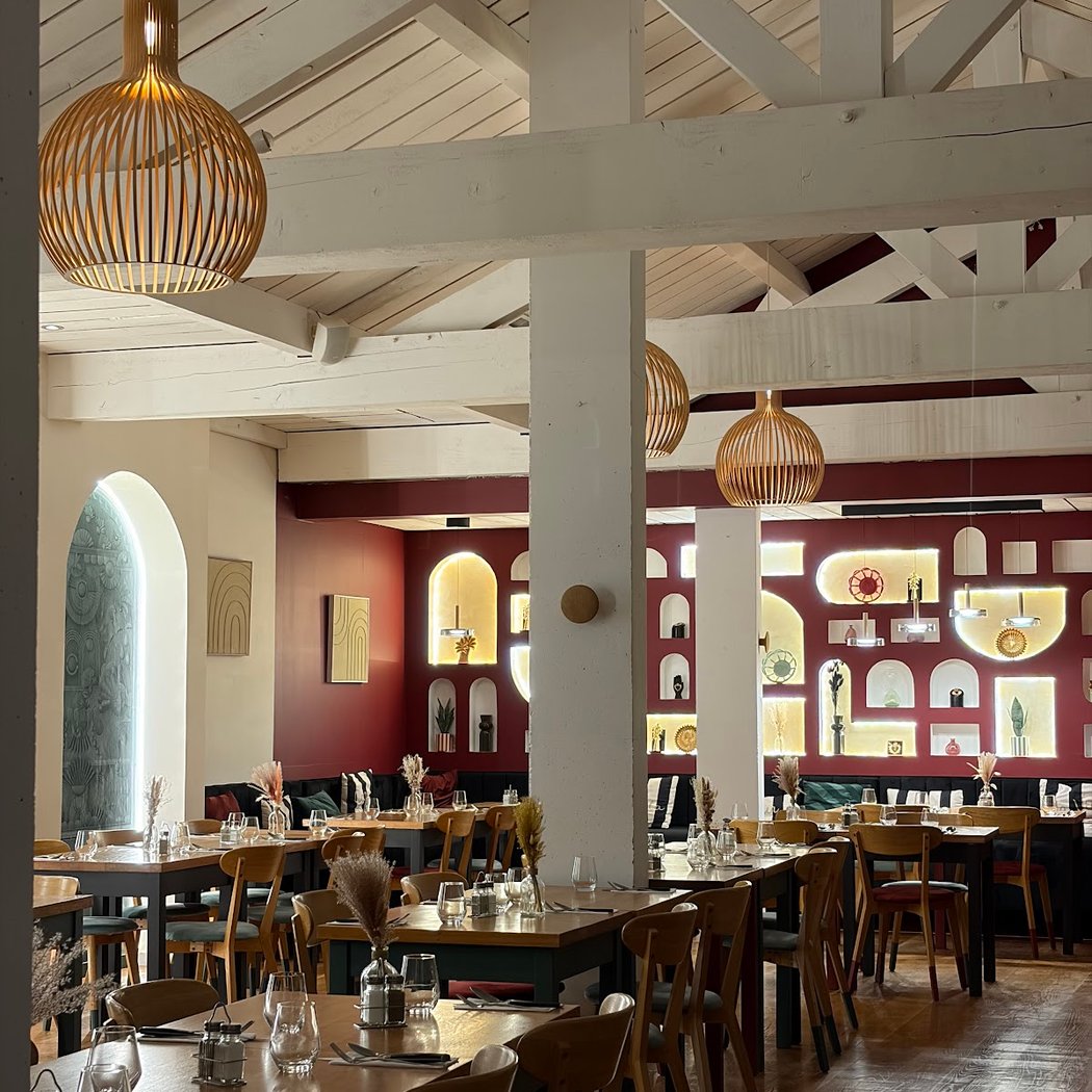 Le Velvet Restaurant 3