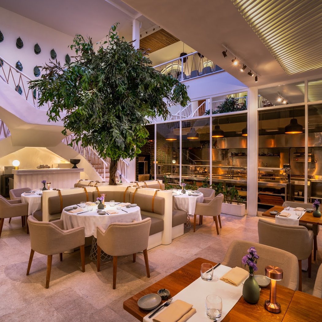 Mauri Restaurant 2