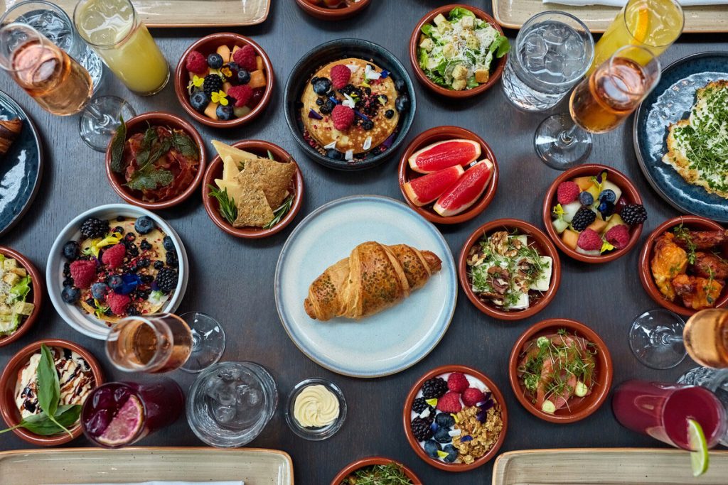 Bottomless Brunch p Crowne Plaza 1