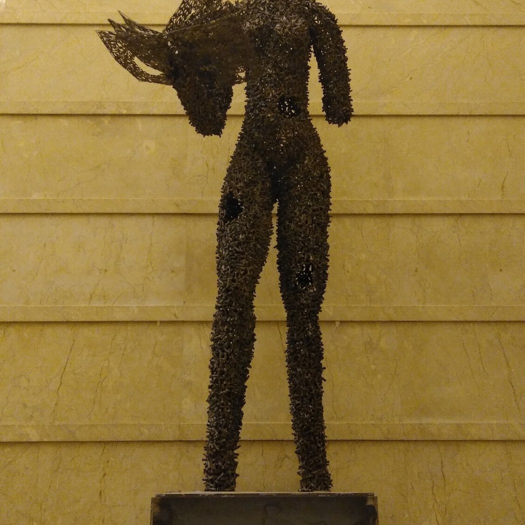 Múa + 3, Avenue de l'Espérance 1