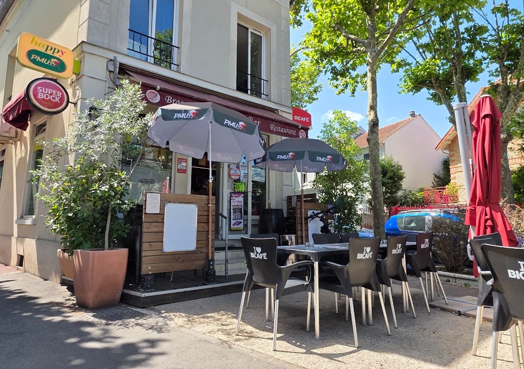 Magestic Bar 2