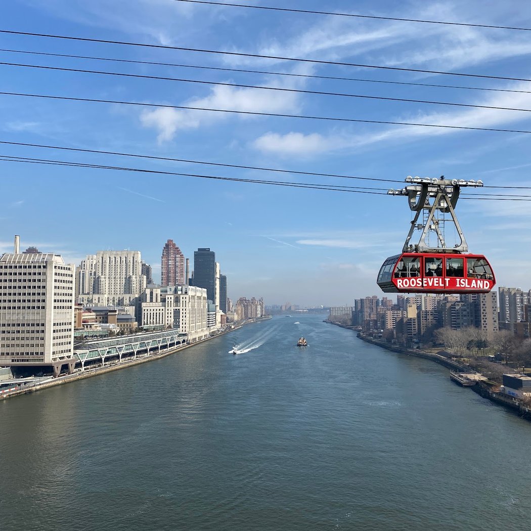 Roosevelt Island Tramway - Island station 1
