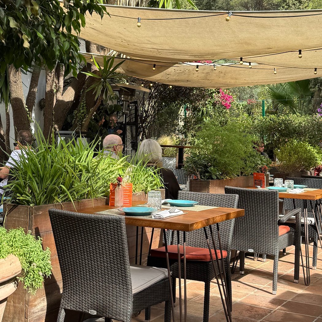 Cascada Cocina & Bar 3