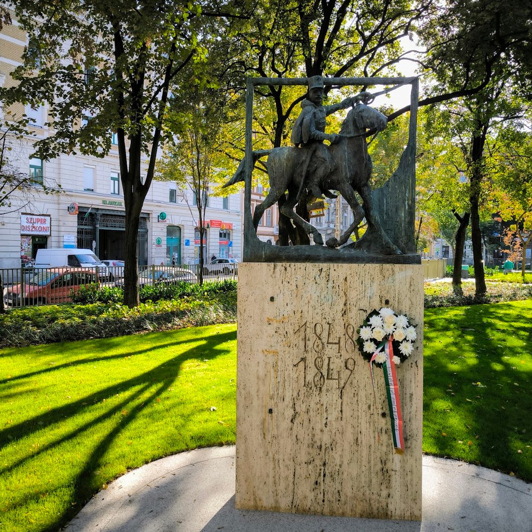 Klauzál tér 2