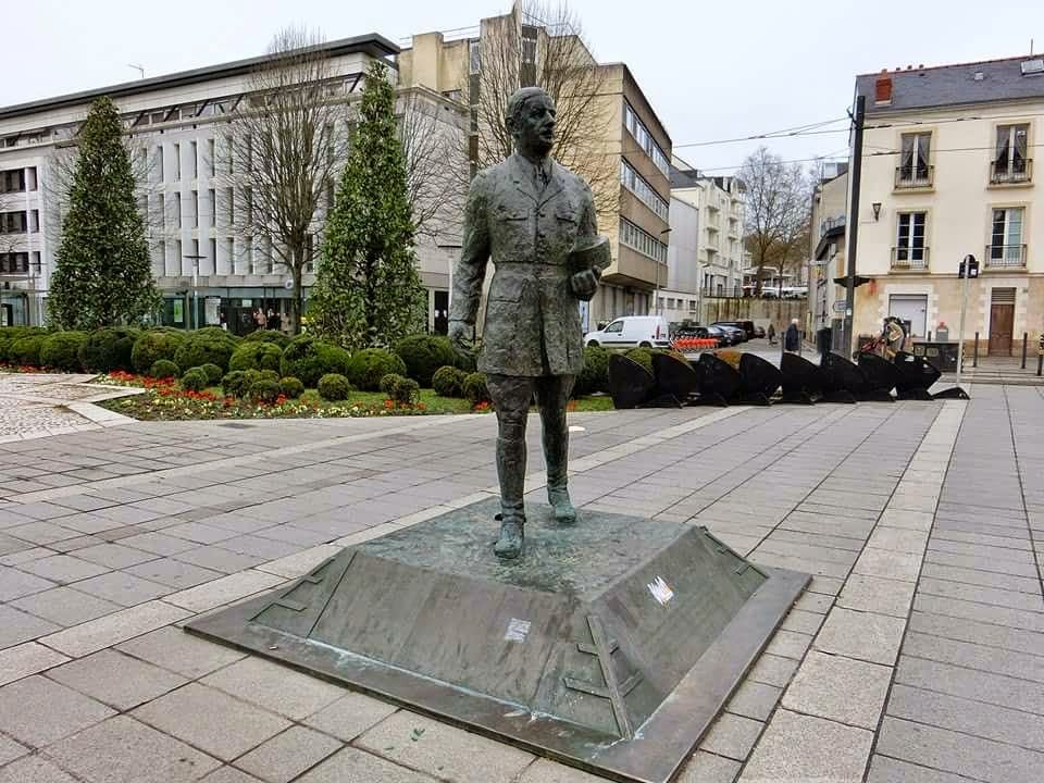Monument de Charles de Gaulle 3