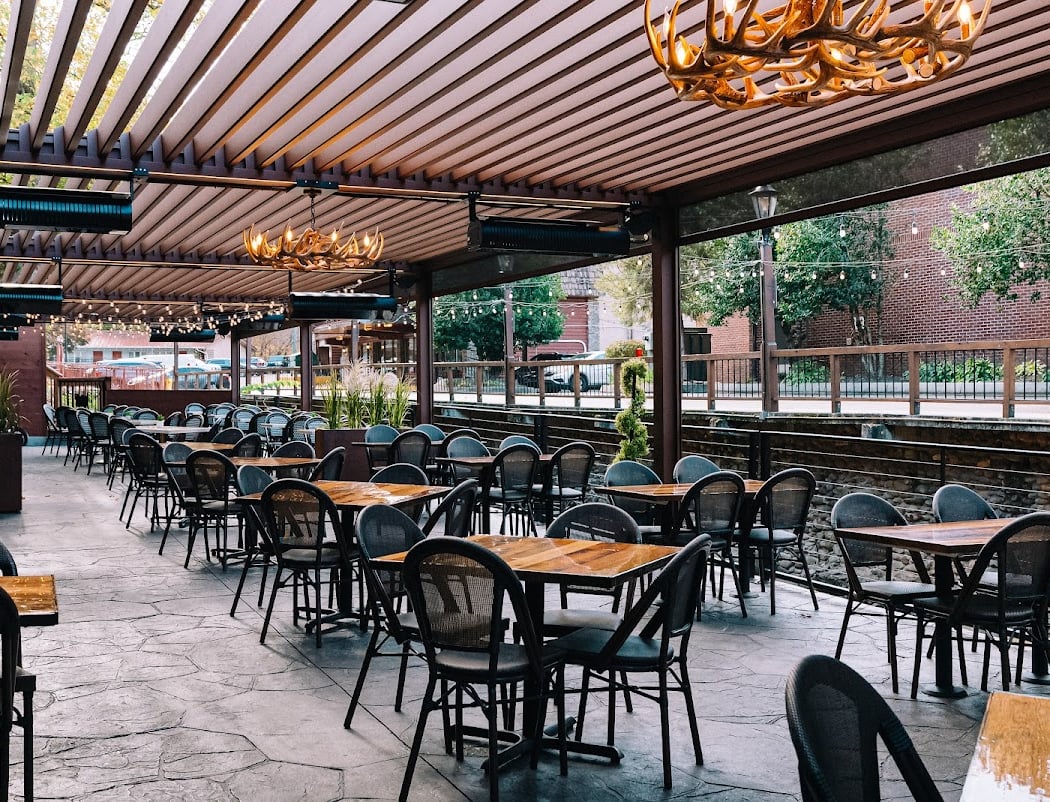 Howard's Restaurant 1