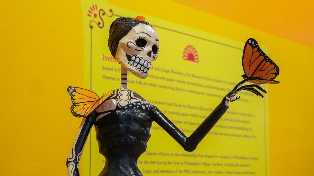 Viviendo a Través de la Muerte (Living Through Death)
