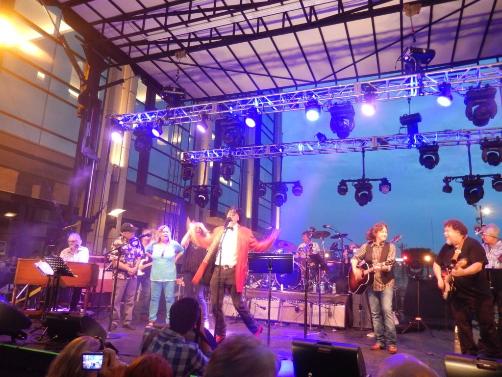 The Long Players performing Fleetwood Mac's Rumours 1
