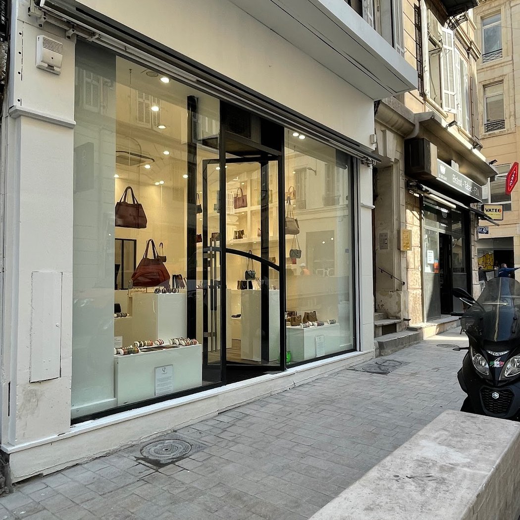 Coralie-Paris | Boutique-Atelier de Maroquinerie, Restauration de sac et Conception sur-mesure 2