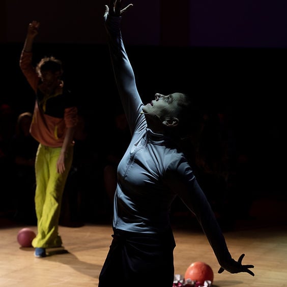 Újratölthető - Rechargeable, Dance theater performance
