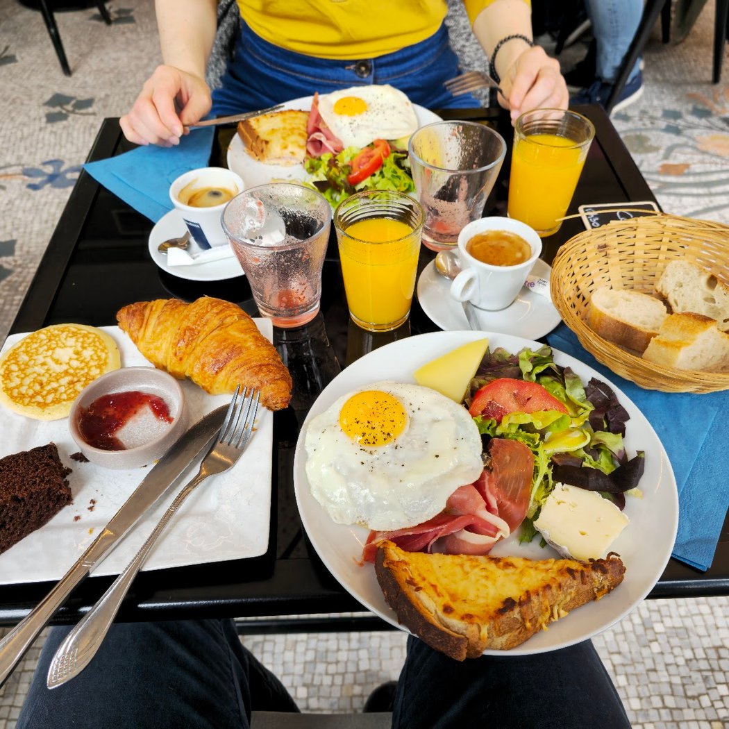 LE CAFÉ DES ARTS 1