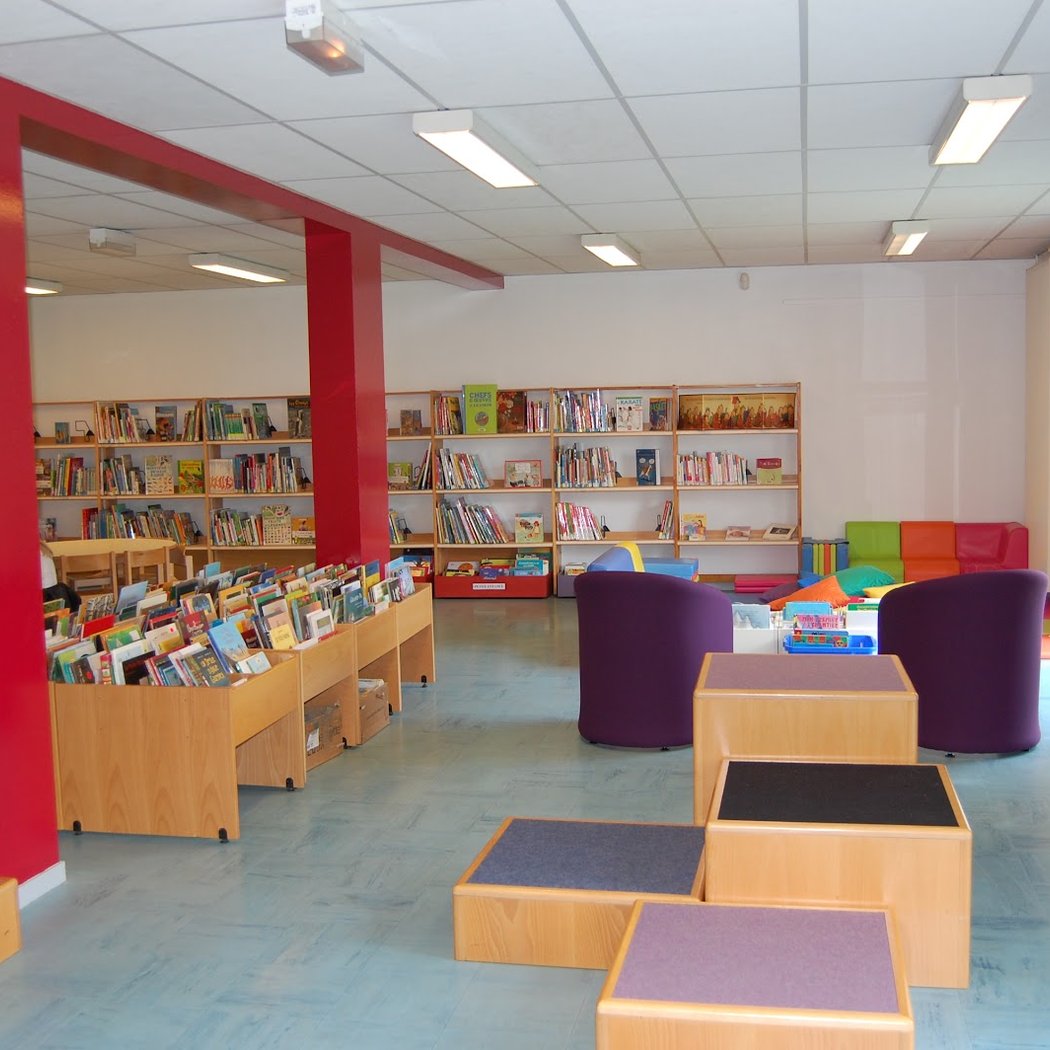 Public Library De Champagne-Sur-Seine 2