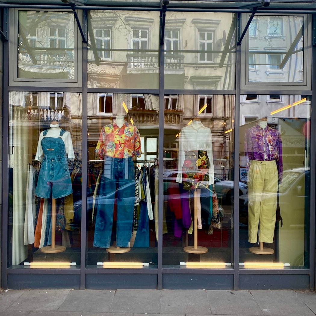 HUMANA Secondhand & Vintage 1