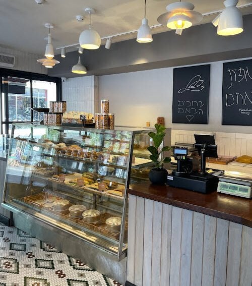 מאפיית האחים | Brothers Bakery 2