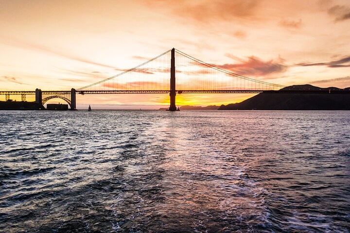 WEST COAST GLOW: RELAXING 2-HOUR CALIFORNIA SUNSET CRUISE 1