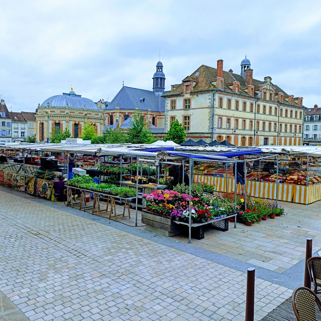 Place de la République 5