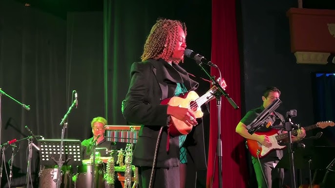 Lois Mahalia 2