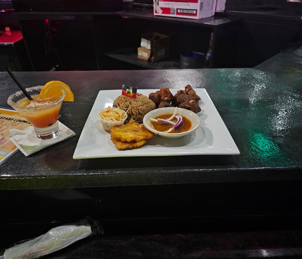 ICON LOUNGE 1