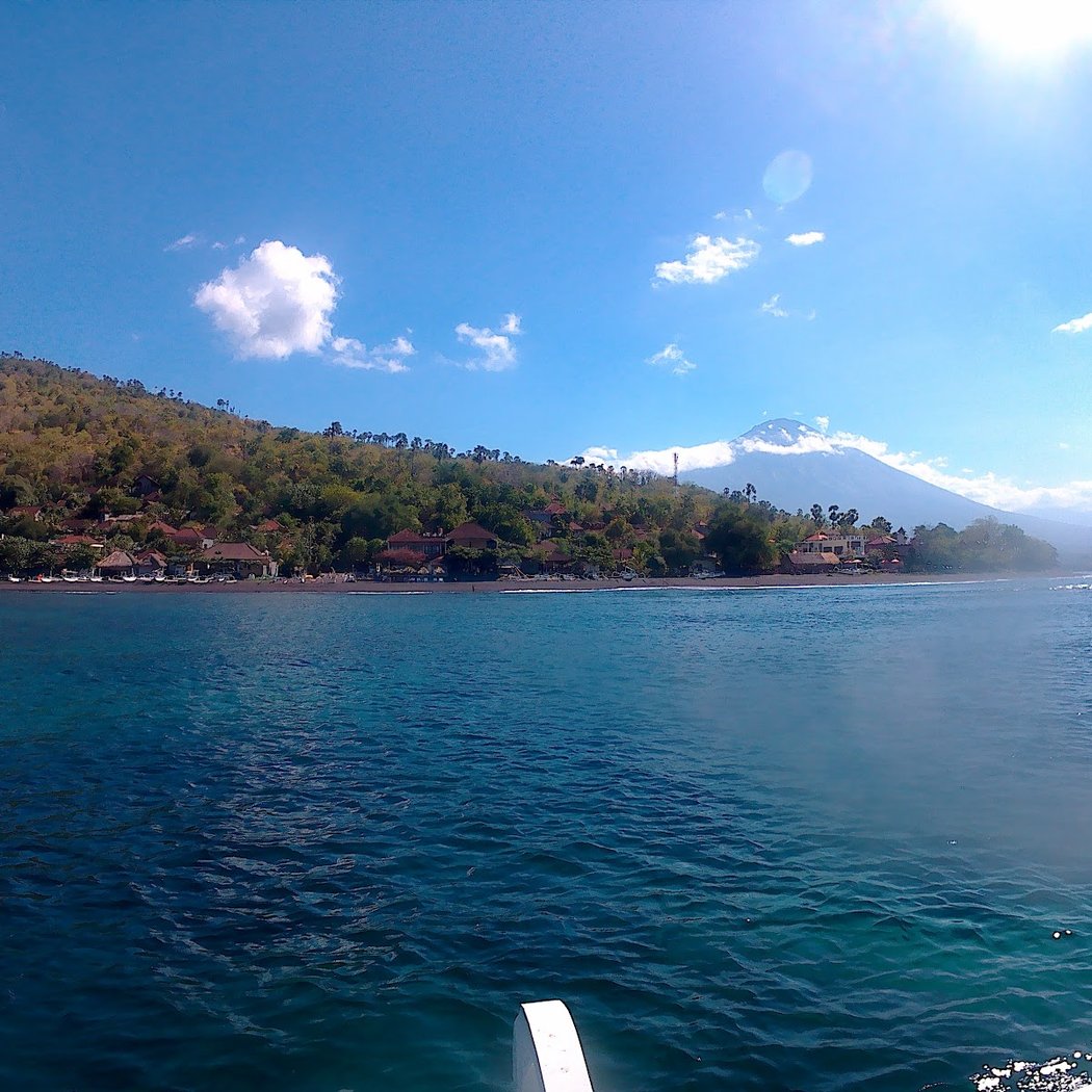 Pantai Jemeluk 2