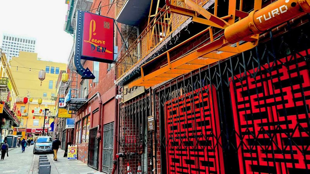 Lion's Den Lounge and Bar 2