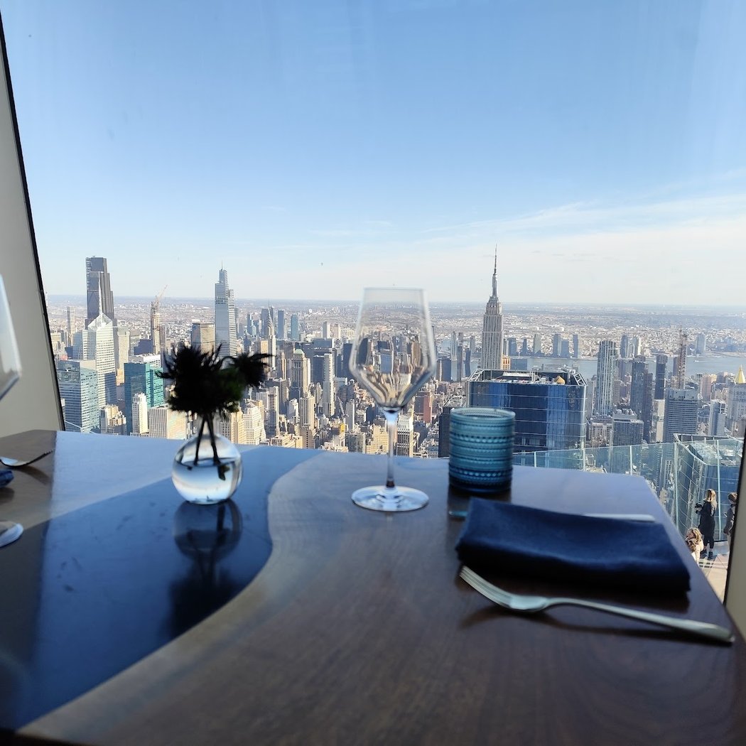 Peak Lounge Bar 4
