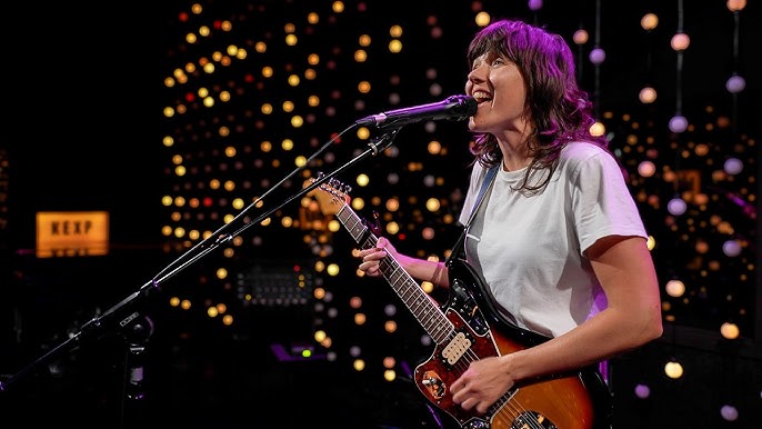 Courtney Barnett 3