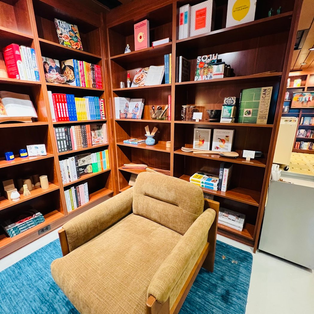 Bird's Bookstore 3