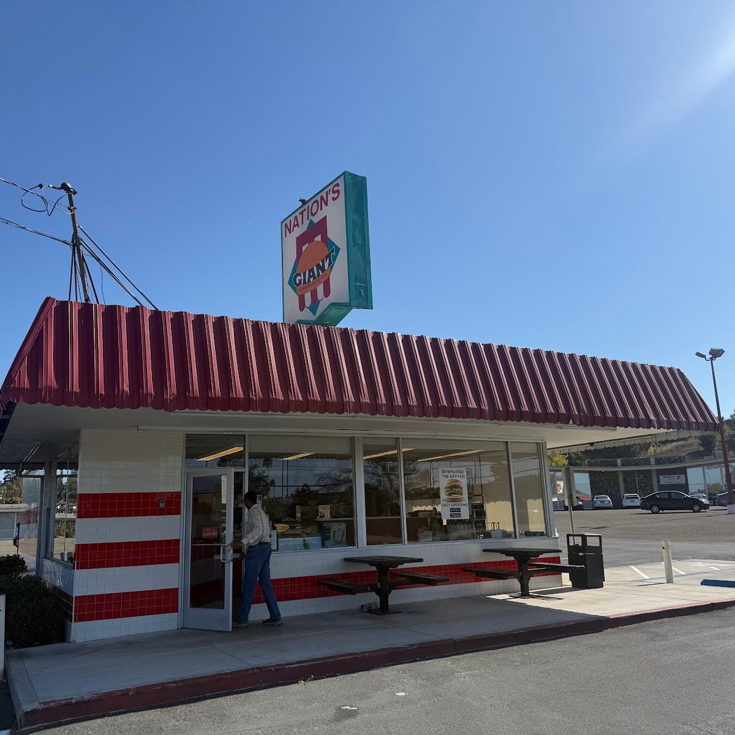 Nation's Giant Hamburgers & Great Pies 3