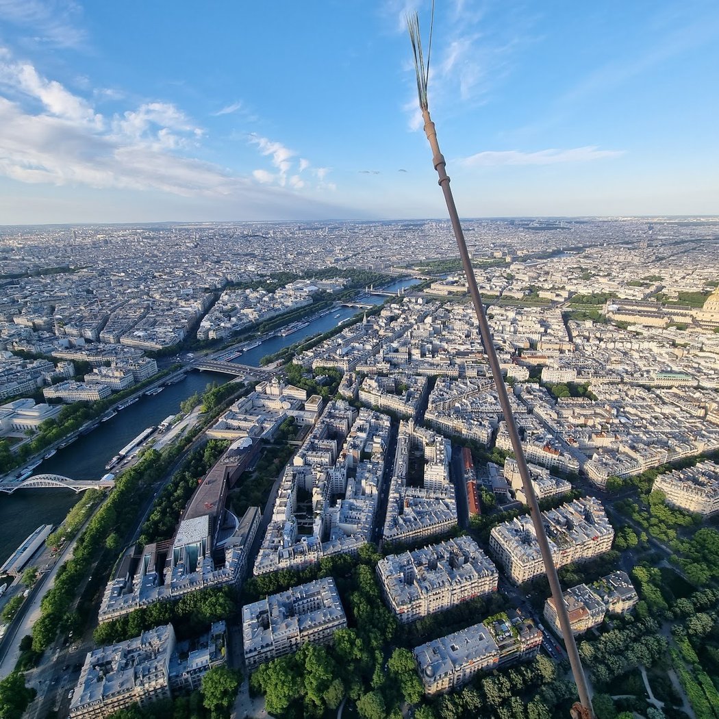Visite guidée immersive en réalité virtuelle de la Tour Eiffel 2