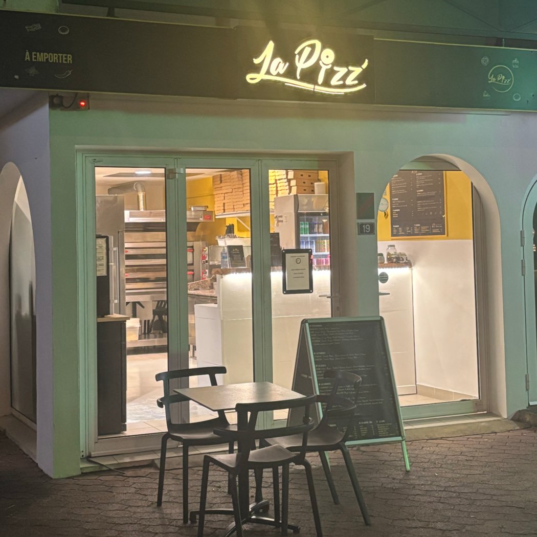 La Pizz’ Anglet et distributeur 24h/24. 7j/7 3