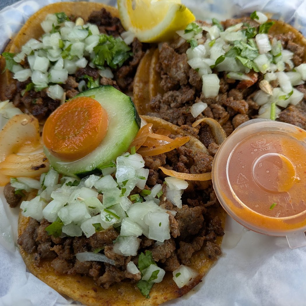 Antojitos Mexicanos Jovanni (Taco Truck) 3