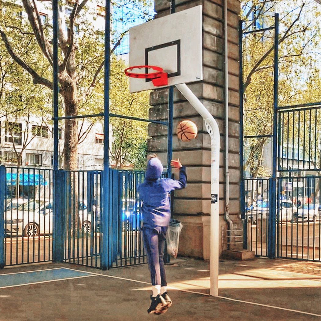 Glacière basketball court 1