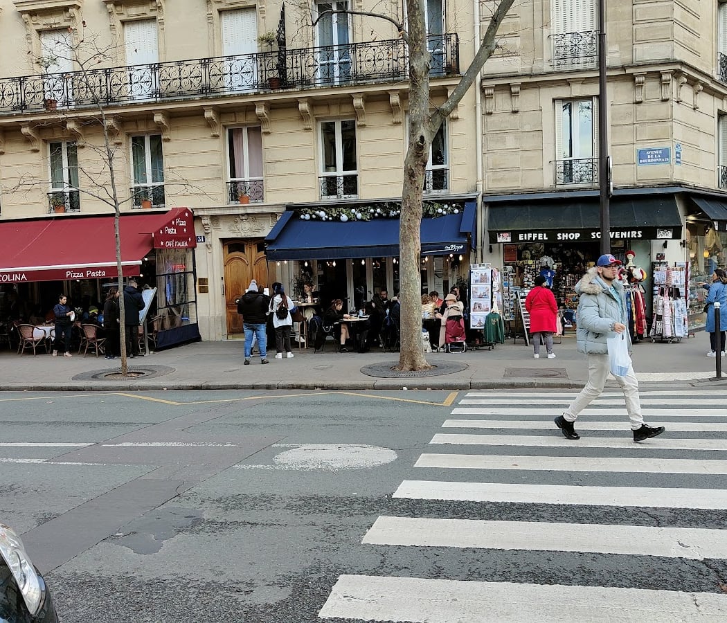 Eiffel Shop Souvenirs 2