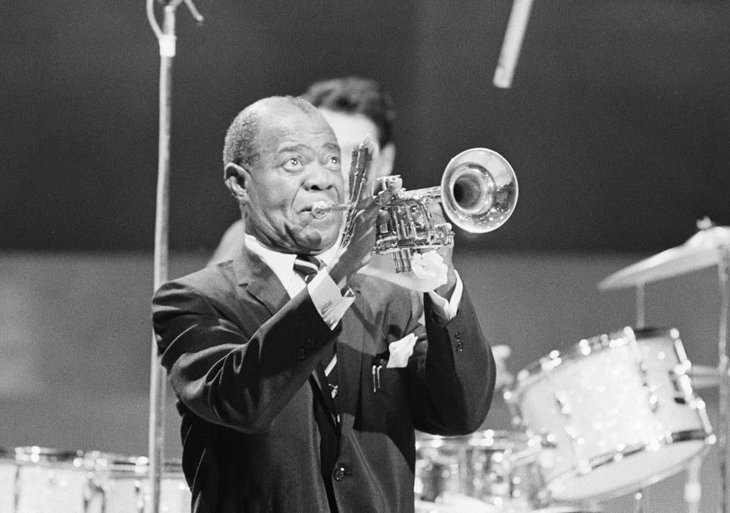 The Jazz Room: A Tribute to Frank Sinatra & Louis Armstrong 2