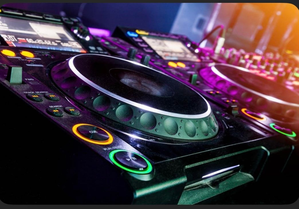 Sunday Funday - DJ Keefer and his crew playing House Music in the BG 1
