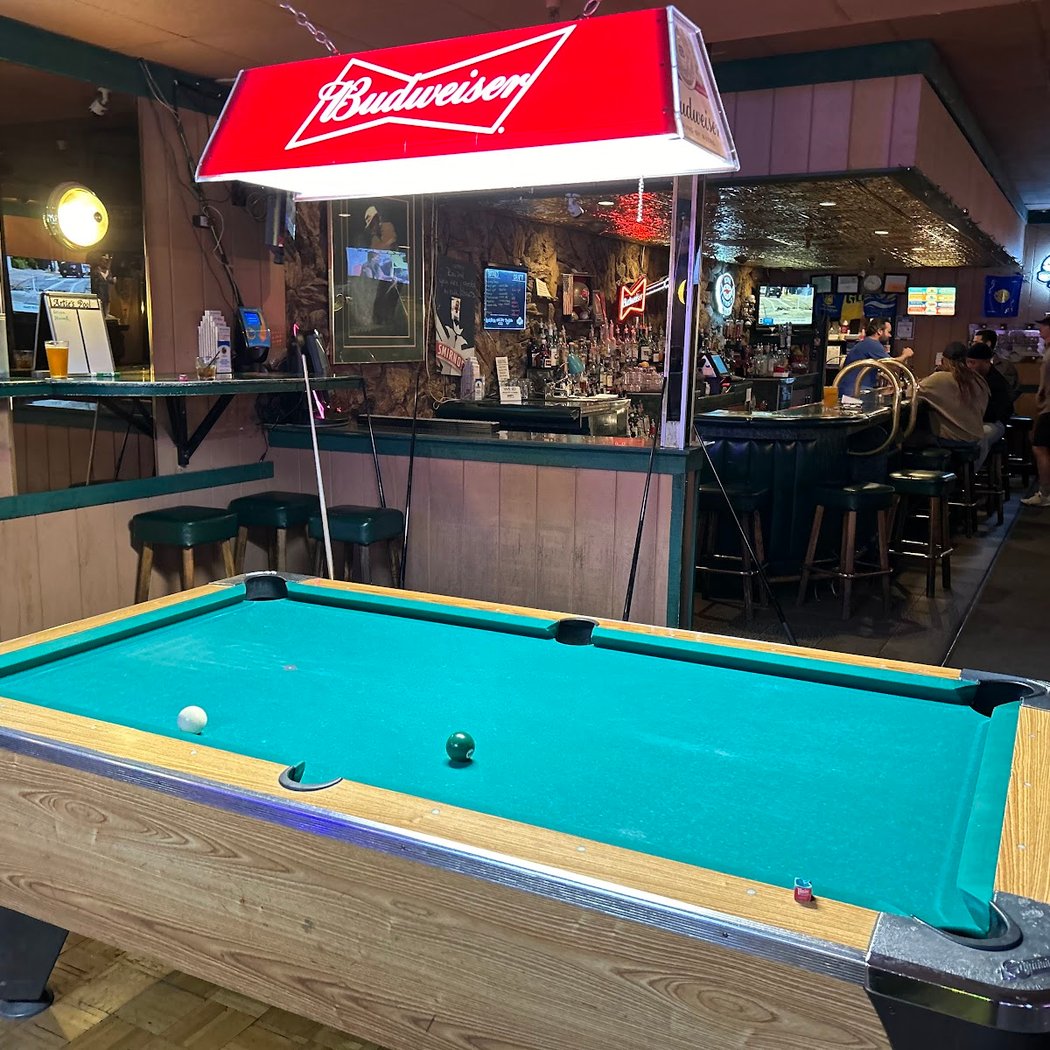 Artie's Countrywood Lounge 3