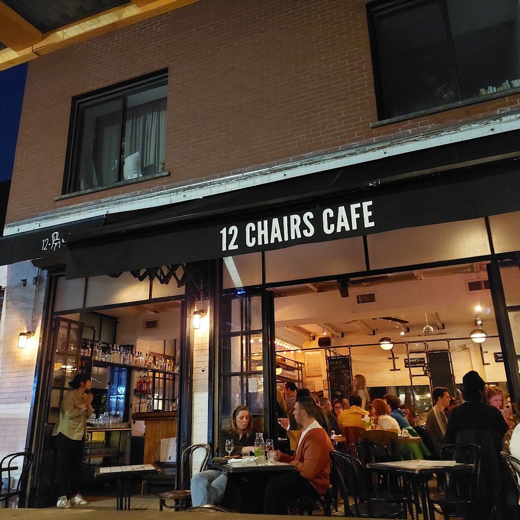 12 Chairs Café 2
