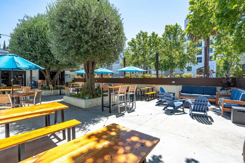 Side Gate Brewery & Beer Garden 2