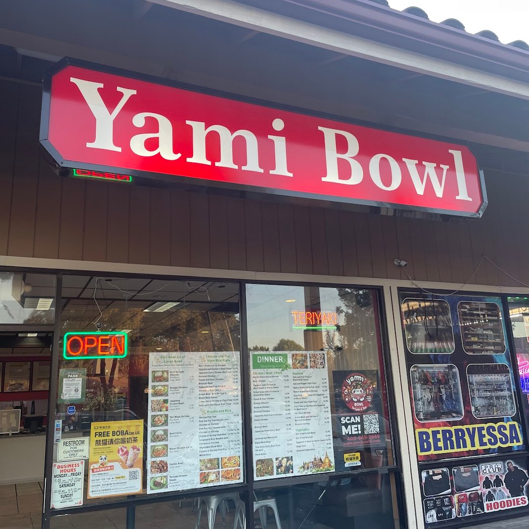 Yami Bowl ( teriyaki bowl and Thai food ) 2
