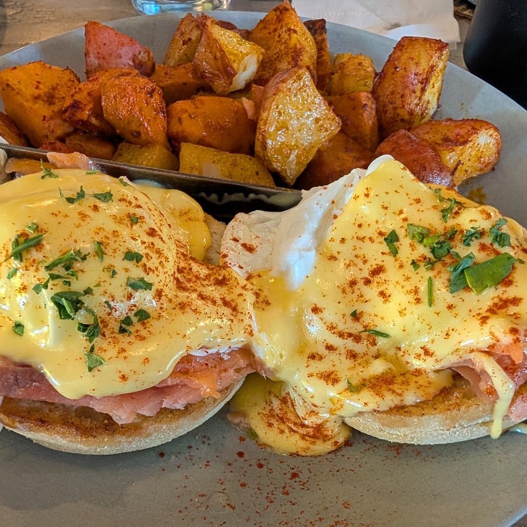 Crumbs Breakfast, Lunch & Bar 1