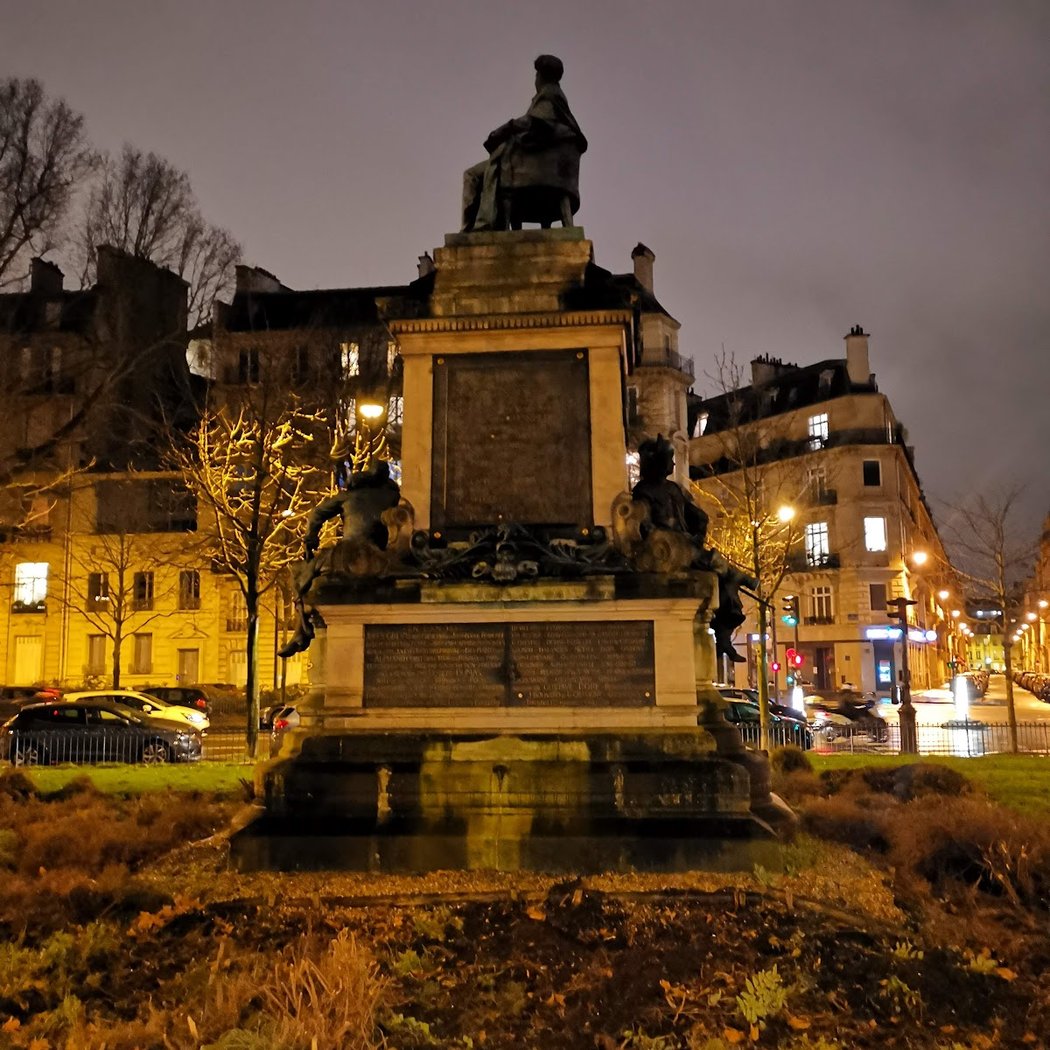 Monument to Alexandre Dumas 3